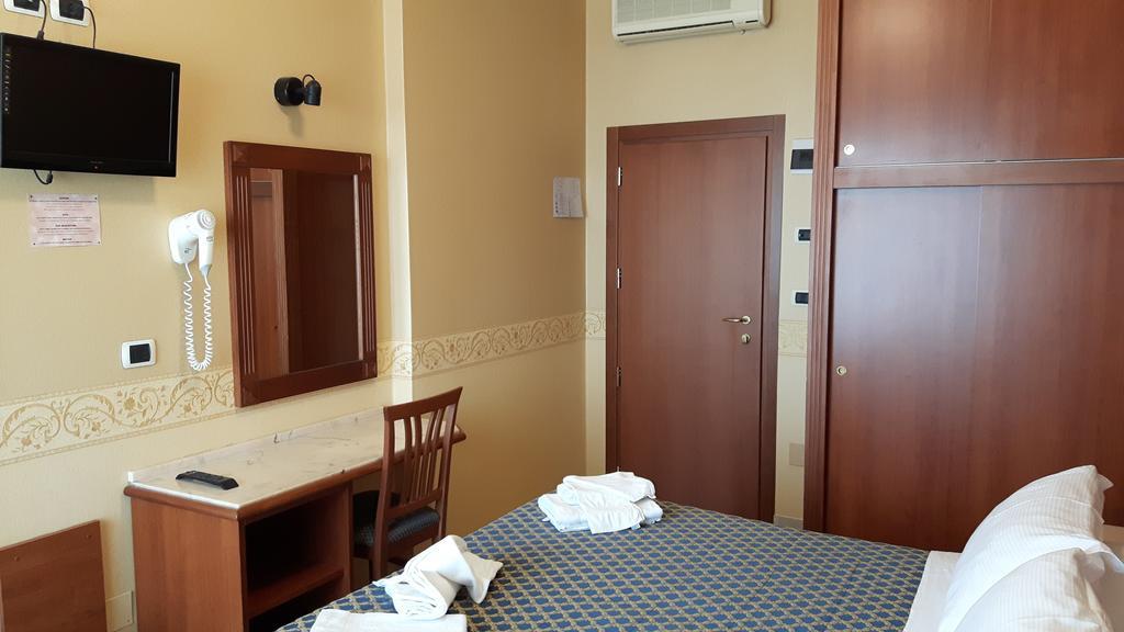 Hotel Grifone Rimini Exteriér fotografie